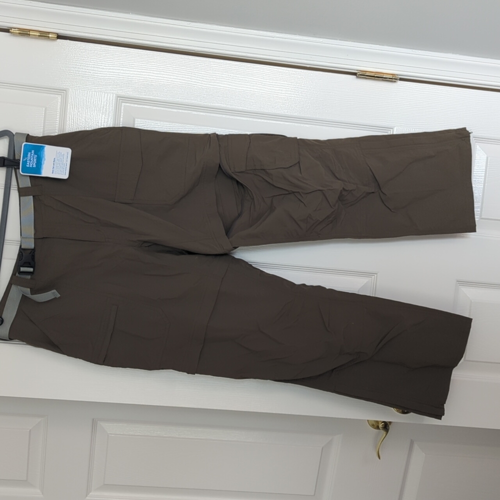 NWT Green Cargo Camping Pants, size 12 short